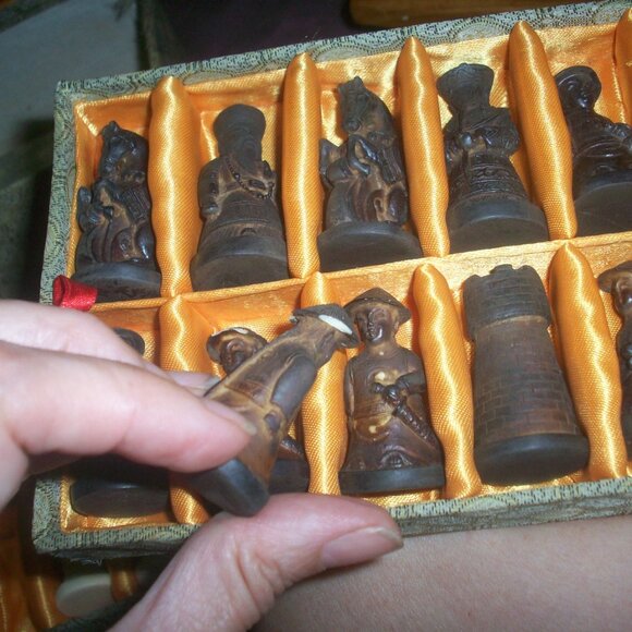 Vintage Boxed Chinese Carved Chess Set Fabric Lined 2 Tier Box w/ Matching Board - Picture 13 of 15
